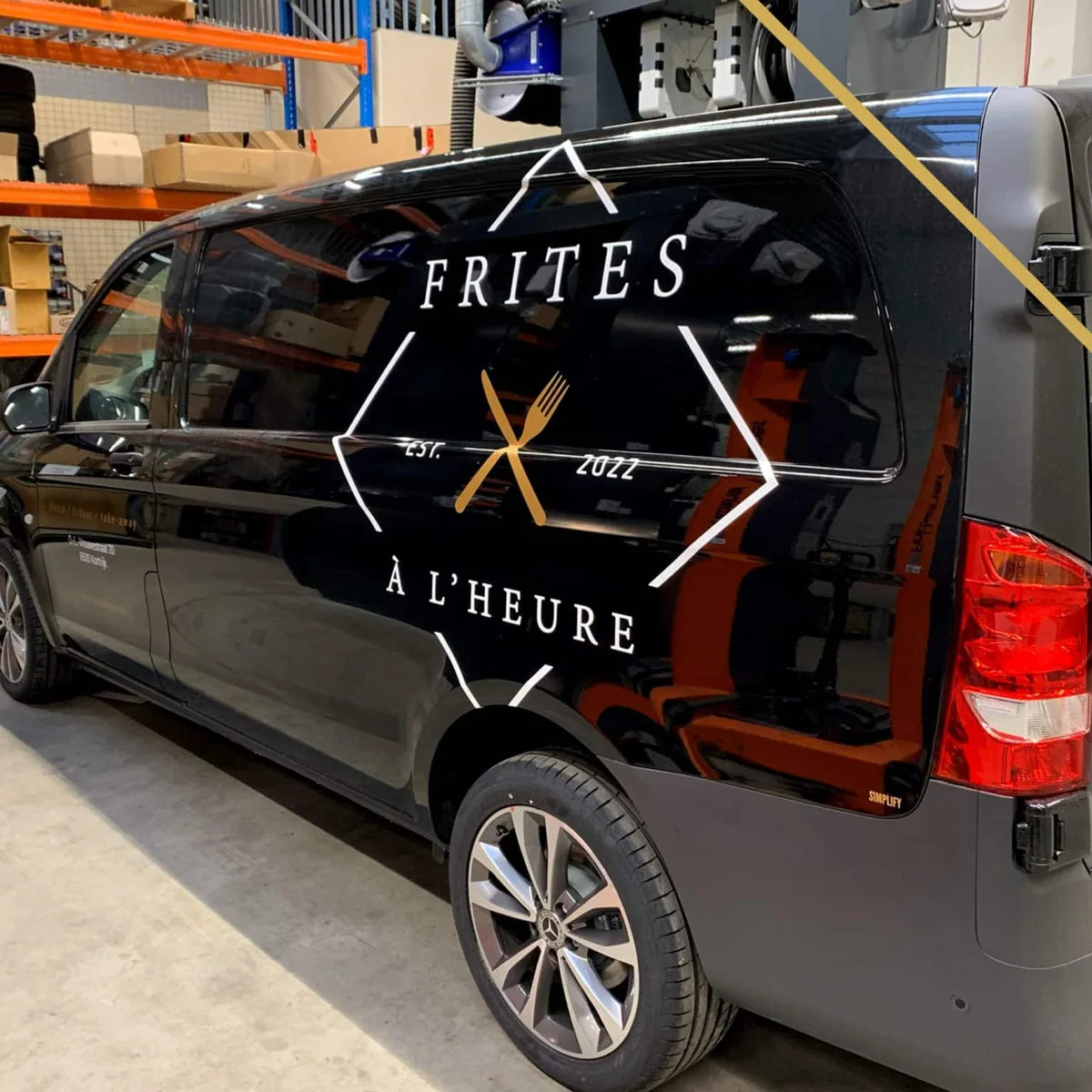 Belettering voor Frites à l'Heure Kortrijk